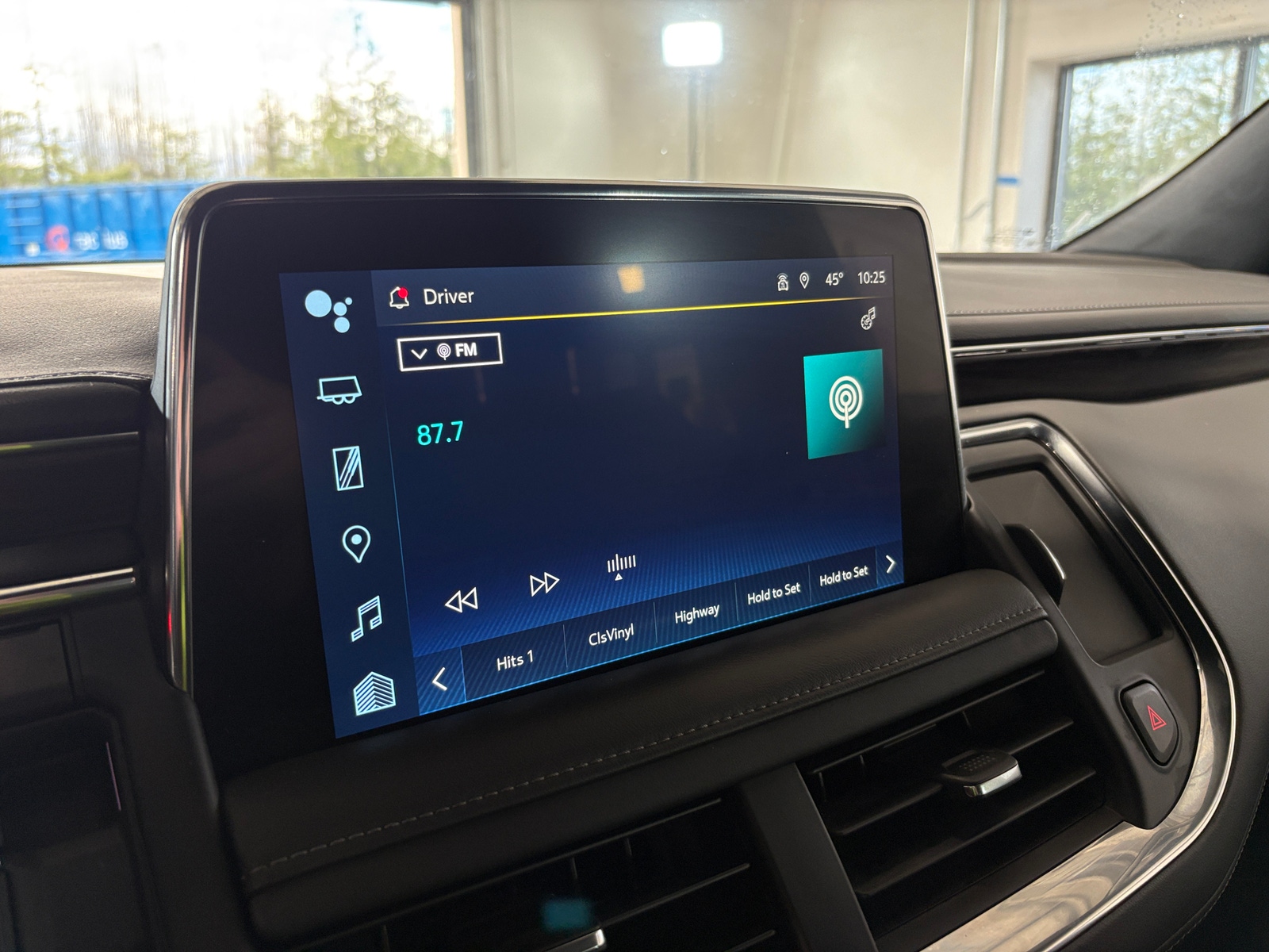 Thumbnail: 2023 Chevrolet Tahoe - 3