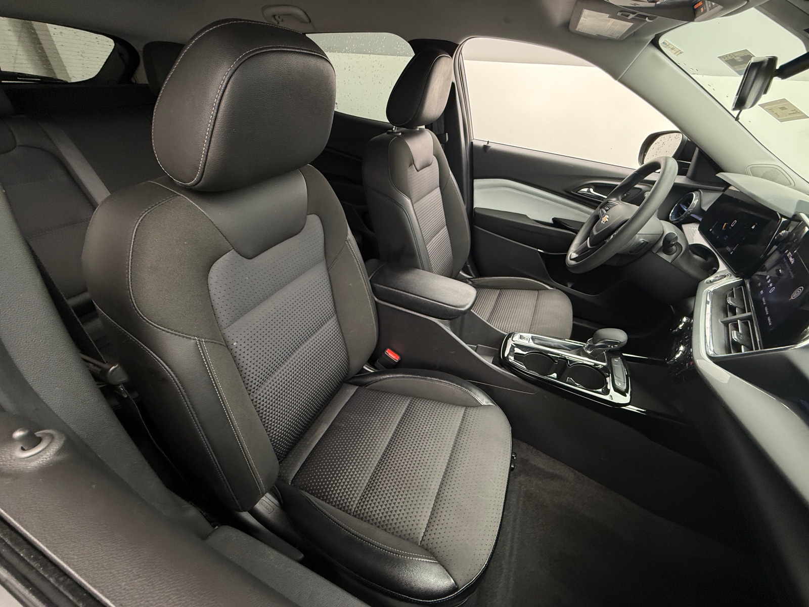 Thumbnail: 2025 Chevrolet Trax - 2