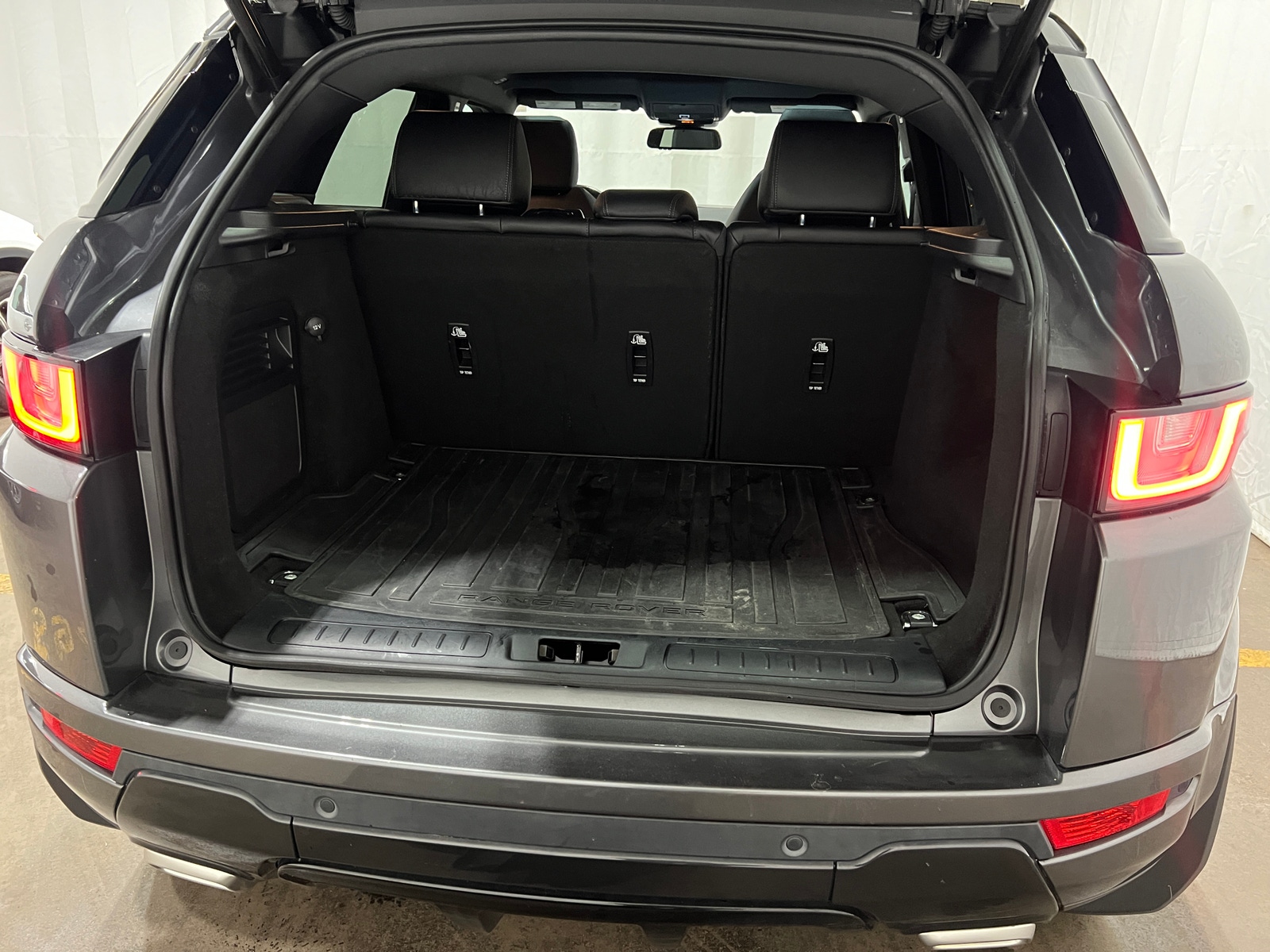 Thumbnail: 2019 Land Rover Range Rover Evoque - 6