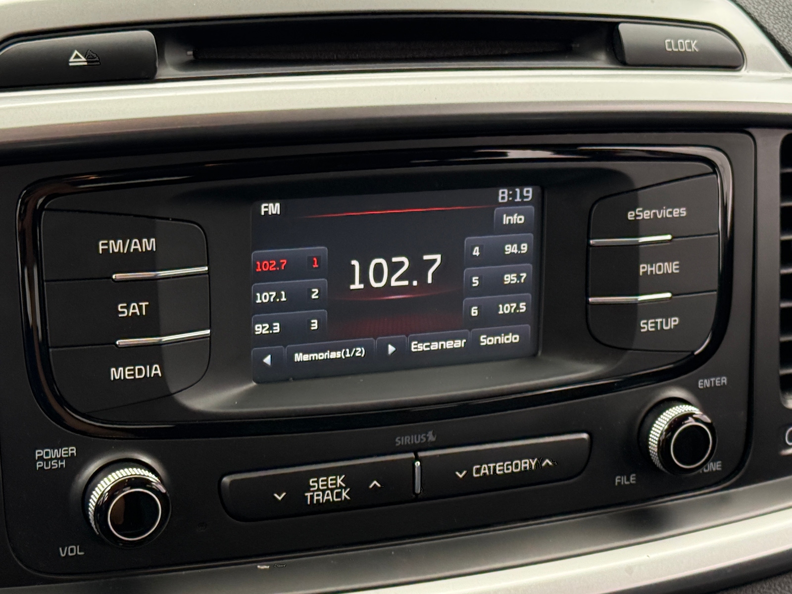 Thumbnail: 2016 Kia Sorento - 4