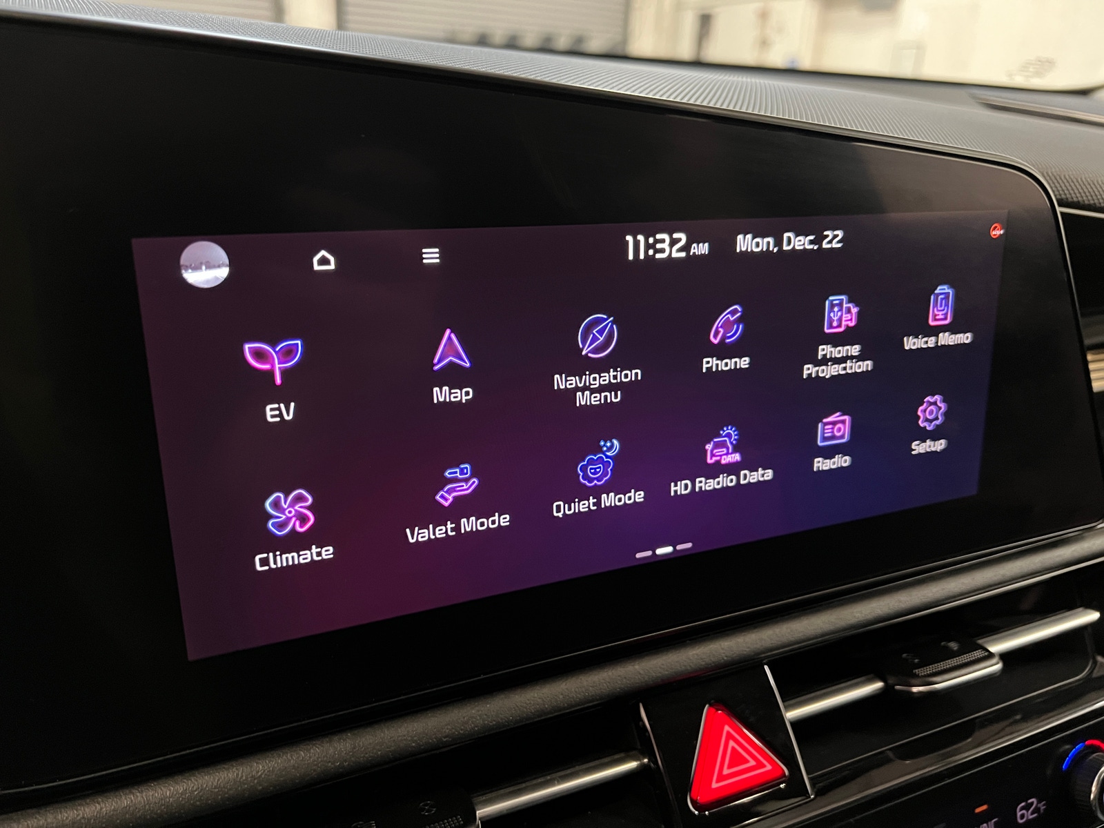 Thumbnail: 2023 Kia Niro - 4