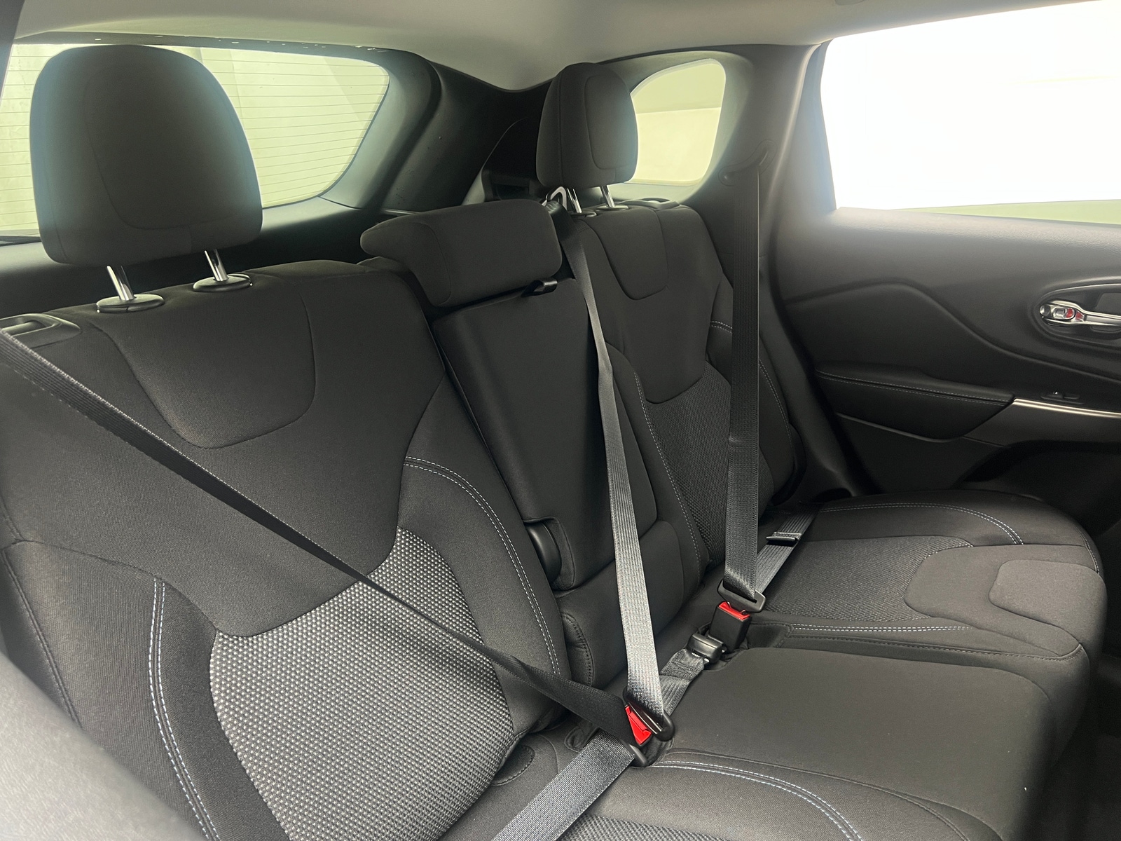 Thumbnail: 2019 Jeep Cherokee - 6