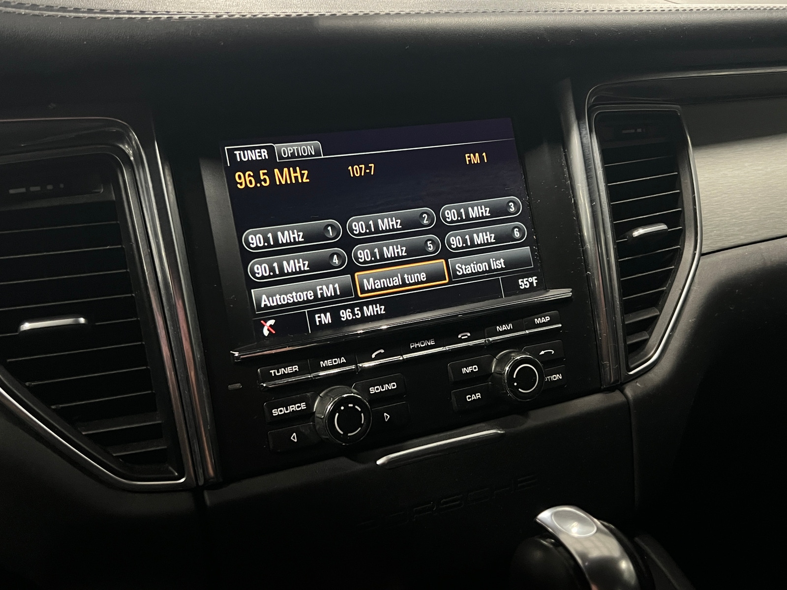 Thumbnail: 2015 Porsche Macan - 3