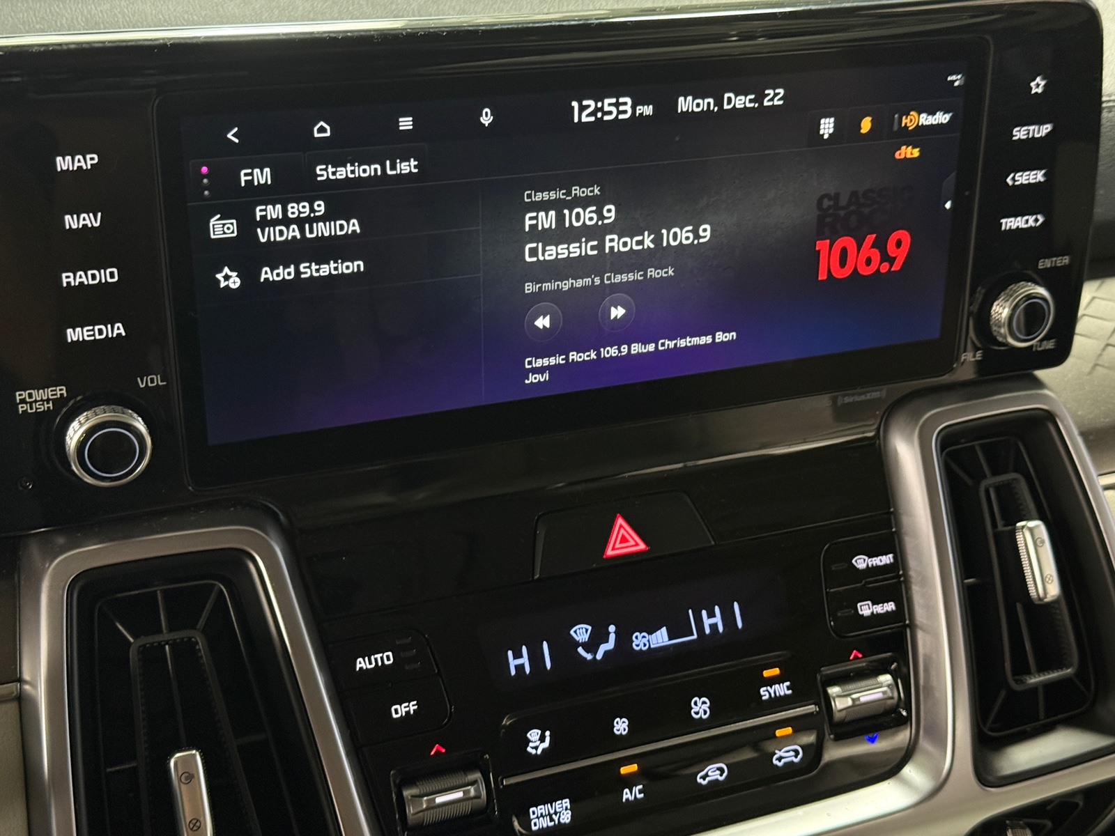 Thumbnail: 2024 Kia Sorento - 3