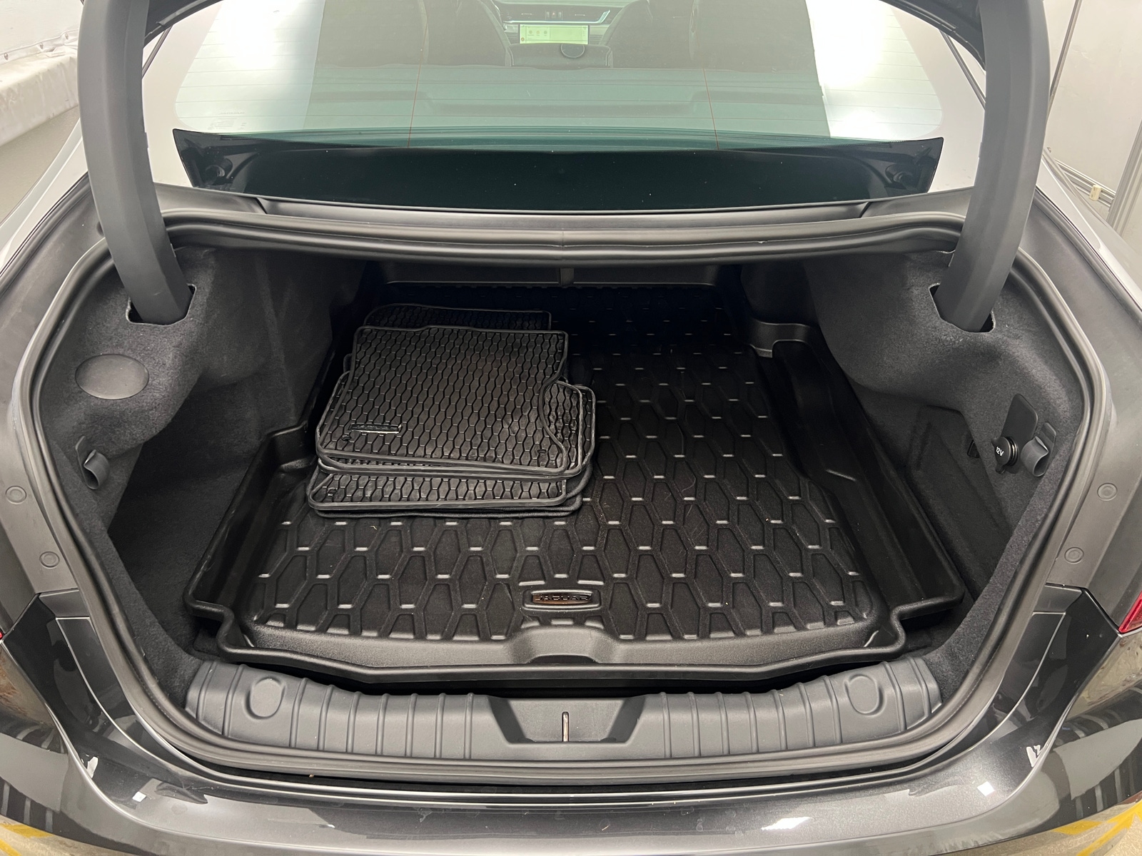 Thumbnail: 2024 Jaguar XF - 6