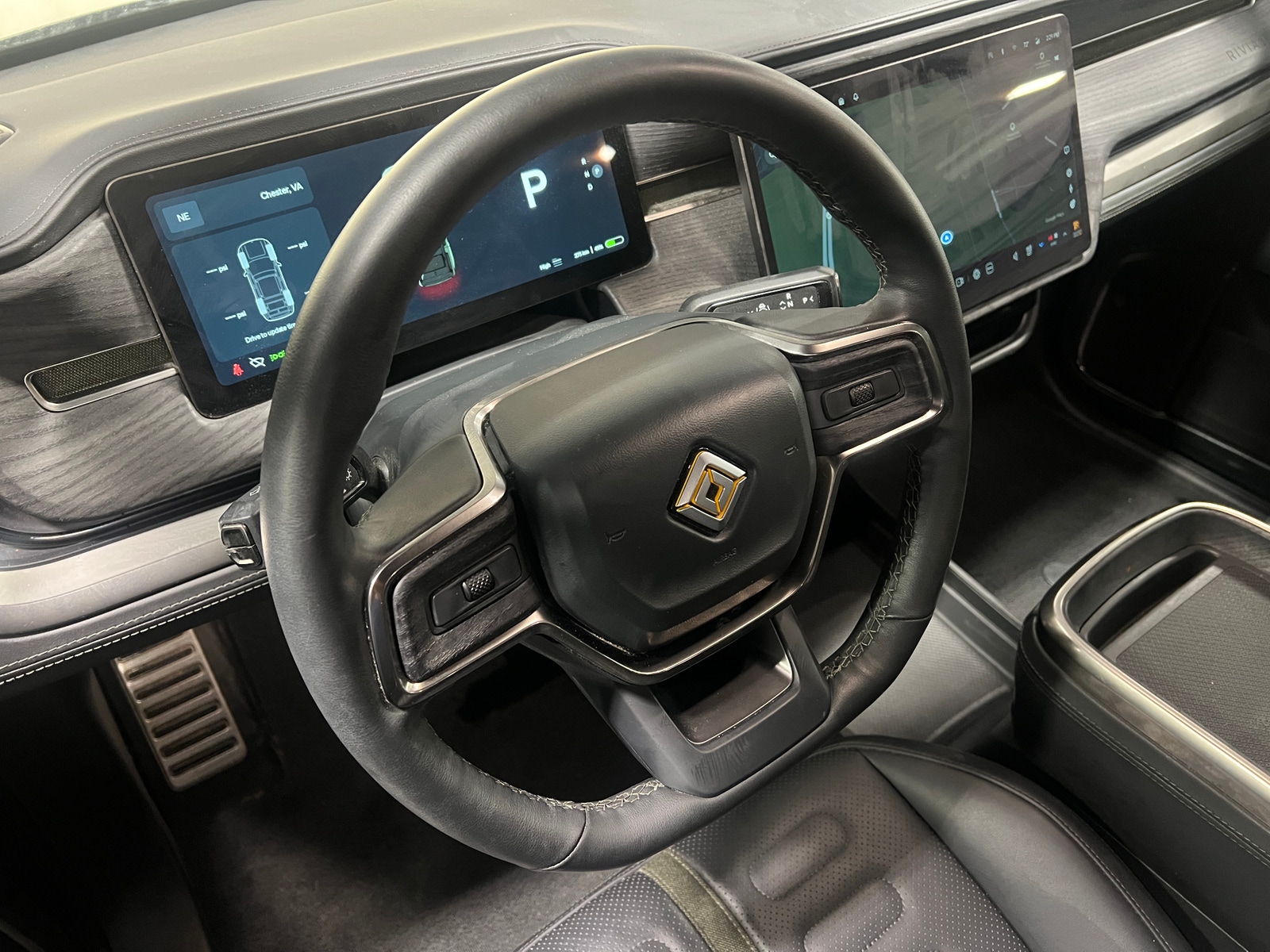 Thumbnail: 2023 Rivian R1S - 4