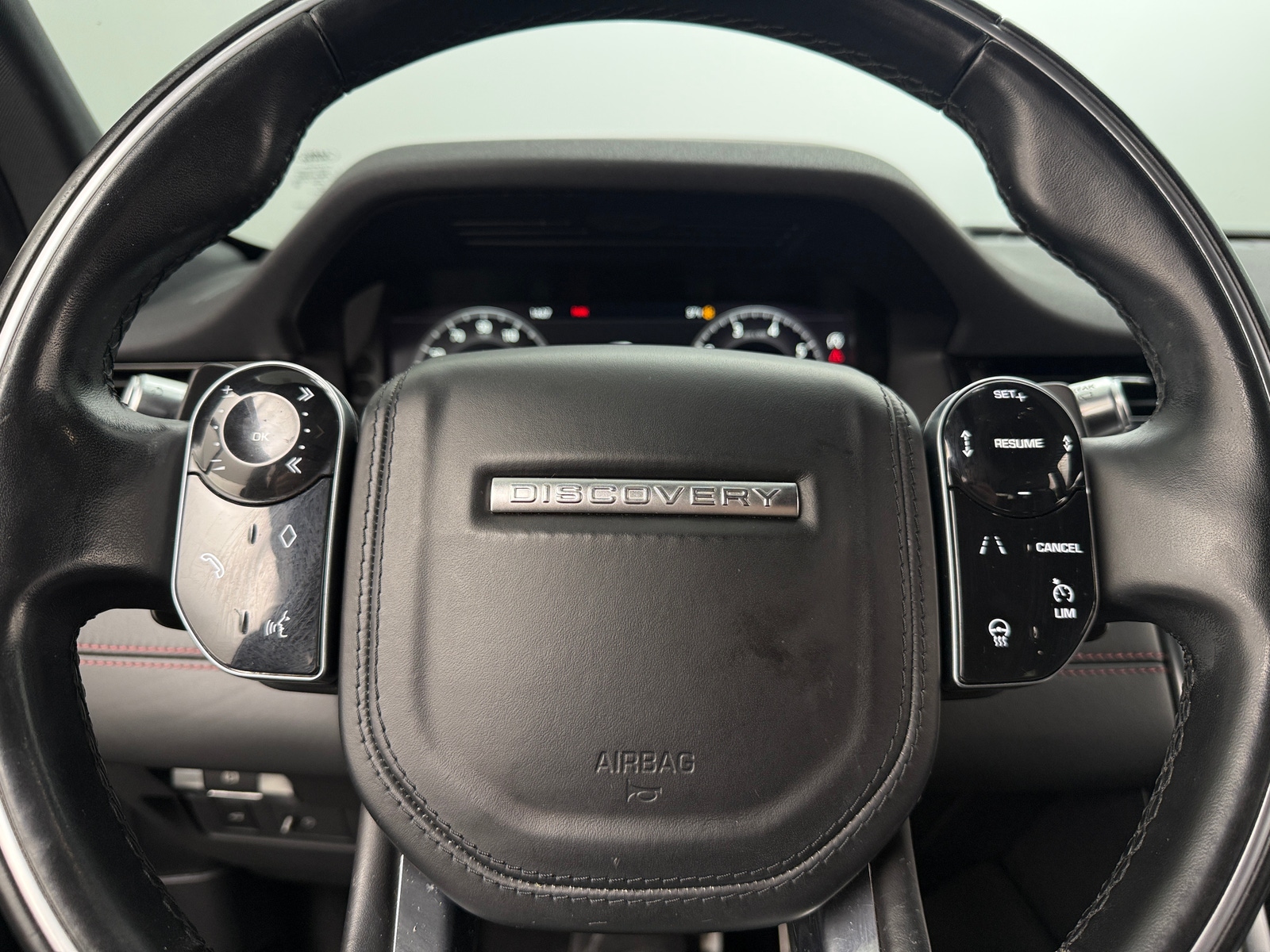 Thumbnail: 2020 Land Rover Discovery Sport - 4