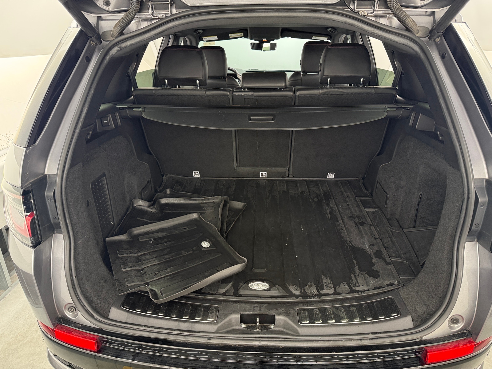 Thumbnail: 2020 Land Rover Discovery Sport - 6