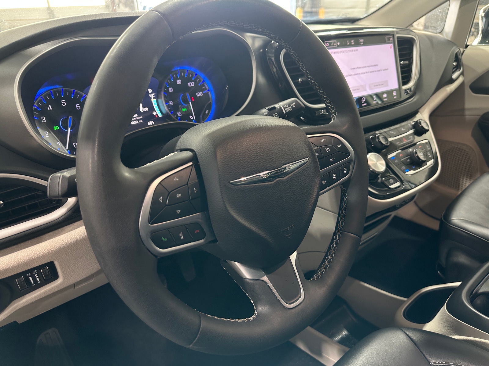 Thumbnail: 2024 Chrysler Pacifica - 4