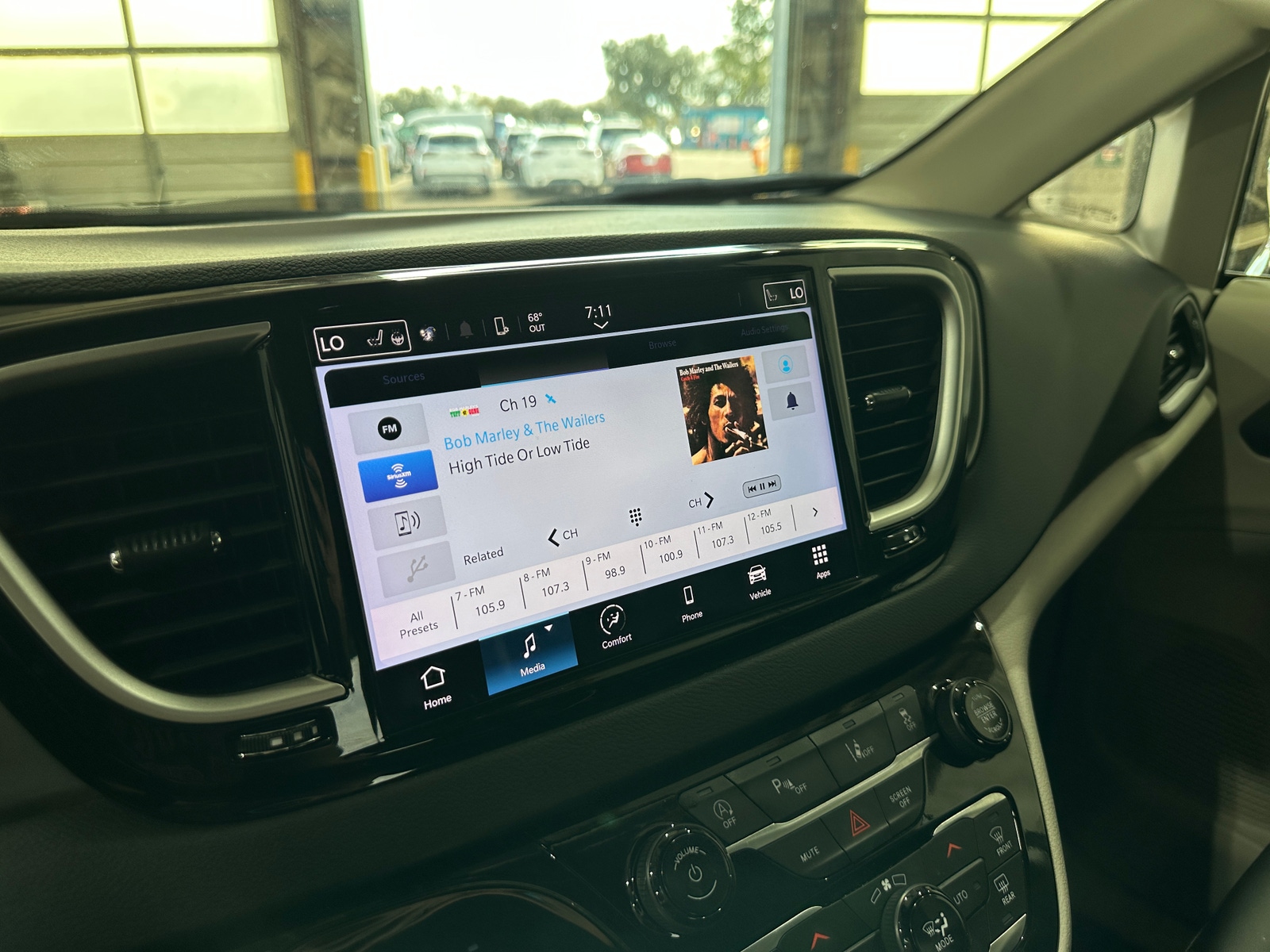 Thumbnail: 2024 Chrysler Pacifica - 3