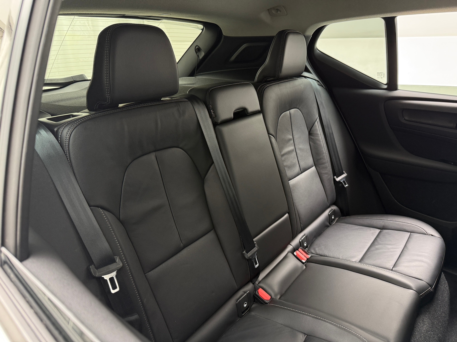 Thumbnail: 2022 Volvo XC40 - 5