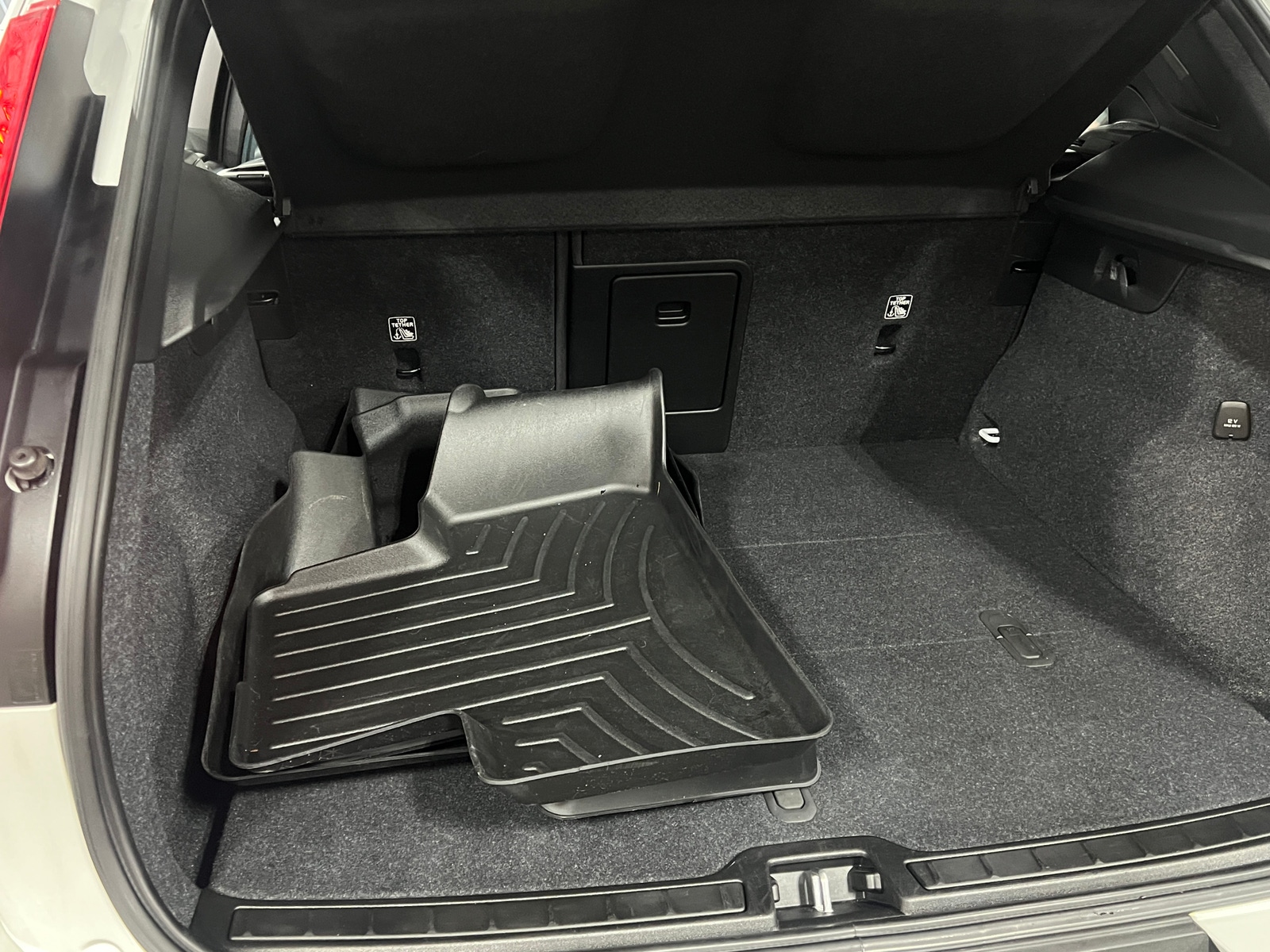 Thumbnail: 2022 Volvo XC40 - 6