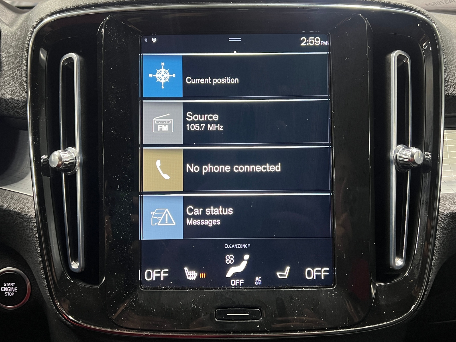 Thumbnail: 2022 Volvo XC40 - 3