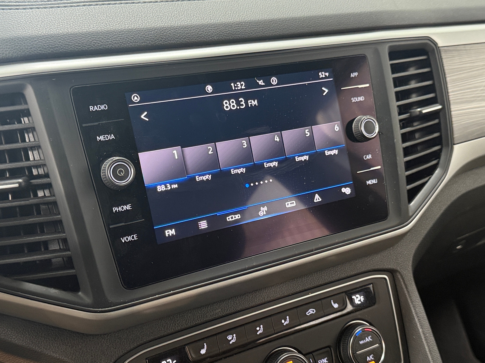 Thumbnail: 2021 Volkswagen Atlas - 3