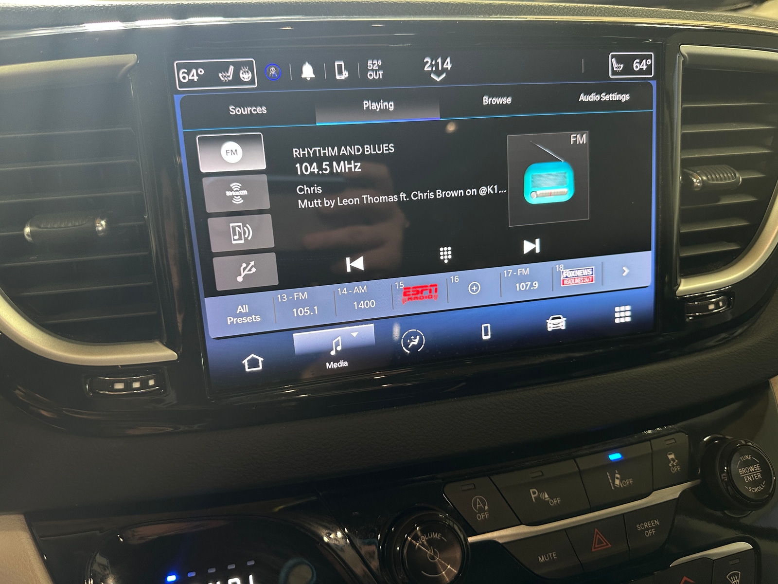 Thumbnail: 2024 Chrysler Pacifica - 3