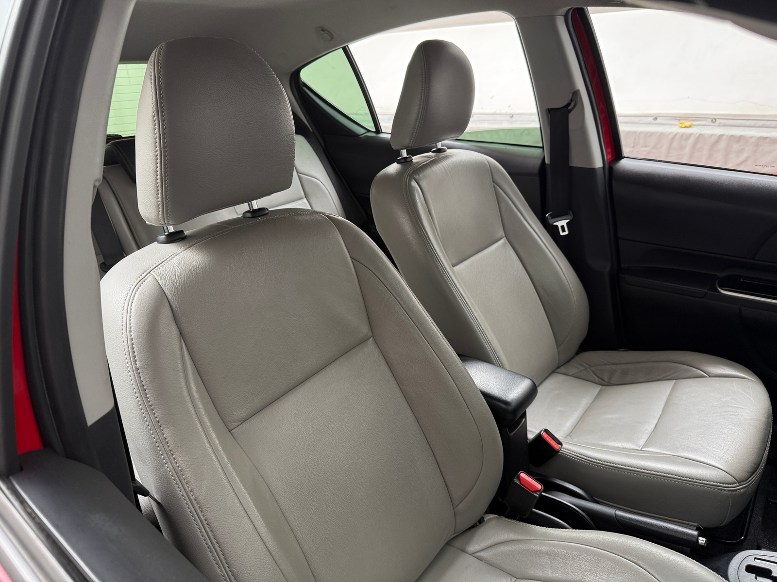 Thumbnail: 2018 Toyota Prius c - 2