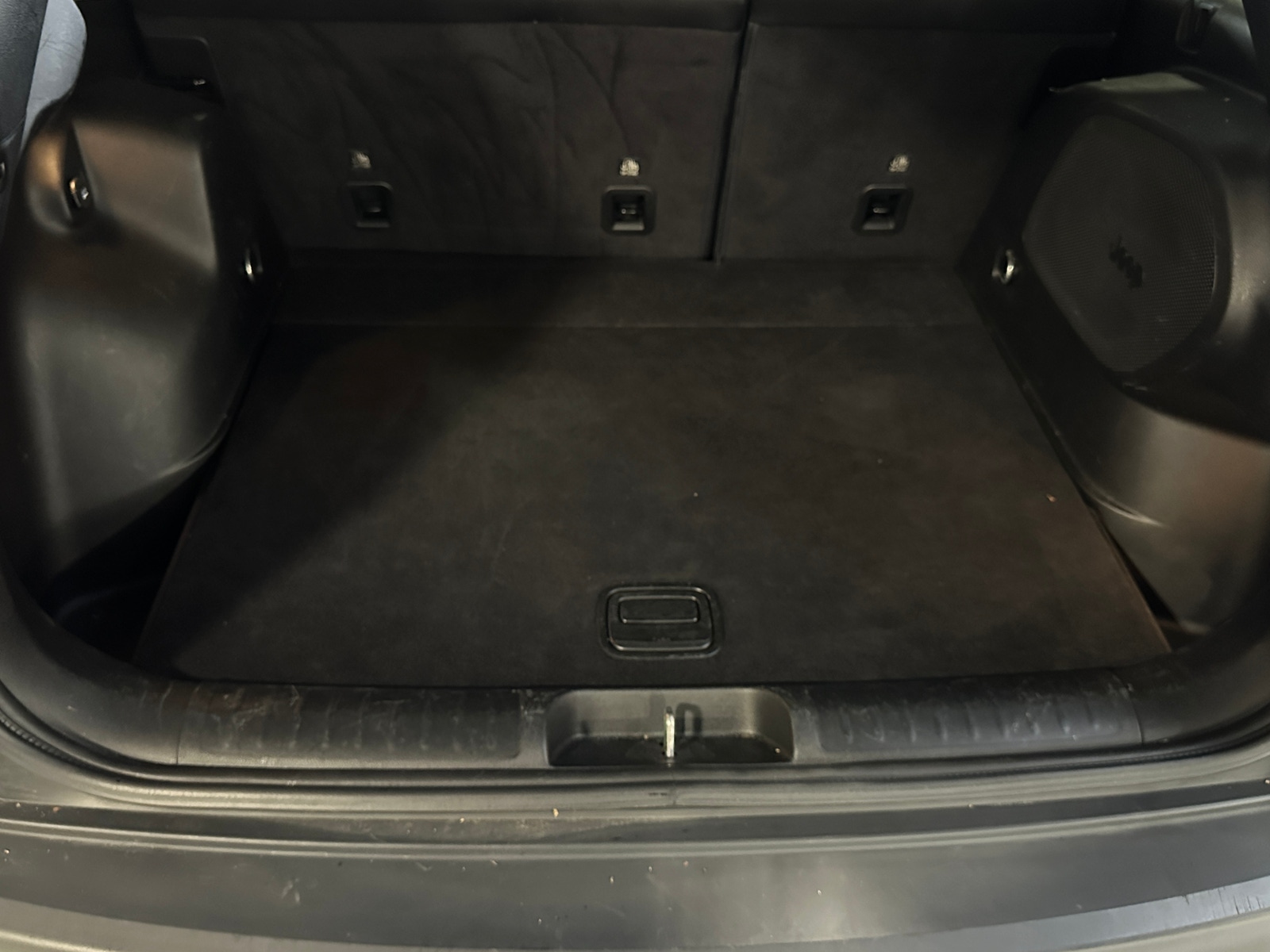 Thumbnail: 2019 Jeep Cherokee - 6