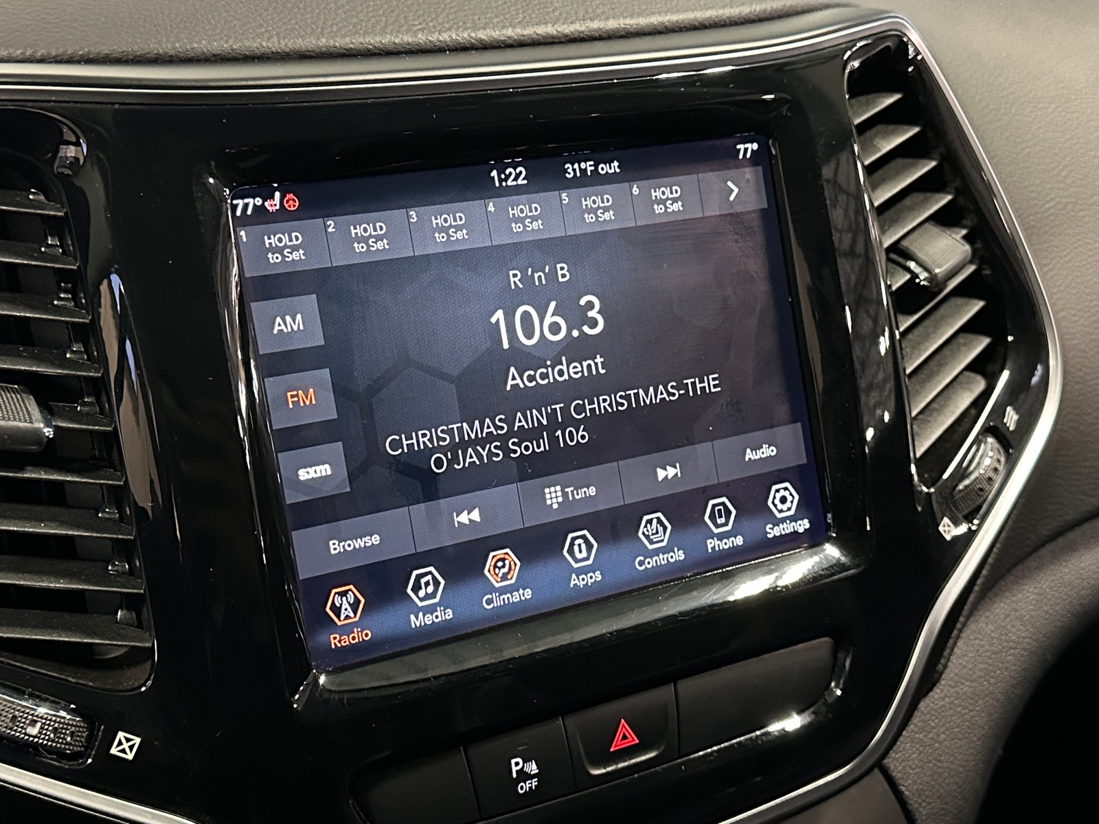 Thumbnail: 2019 Jeep Cherokee - 3