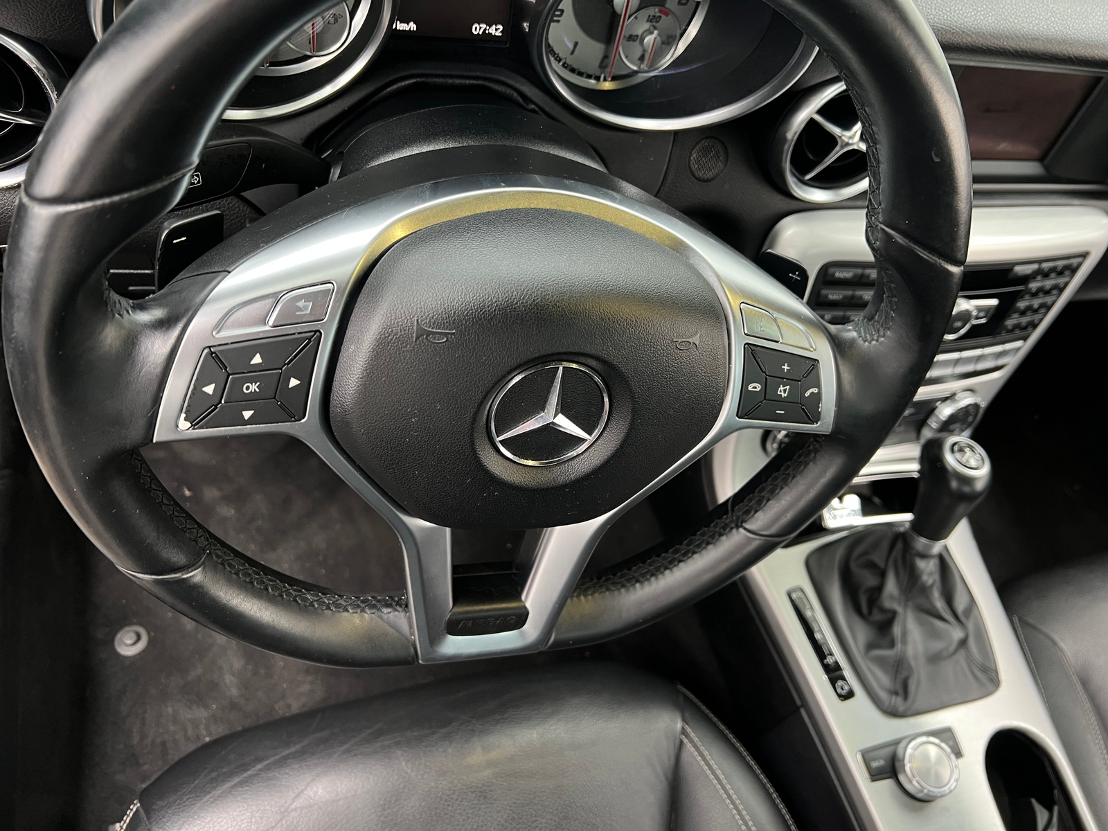 Thumbnail: 2013 Mercedes-Benz SLK - 4