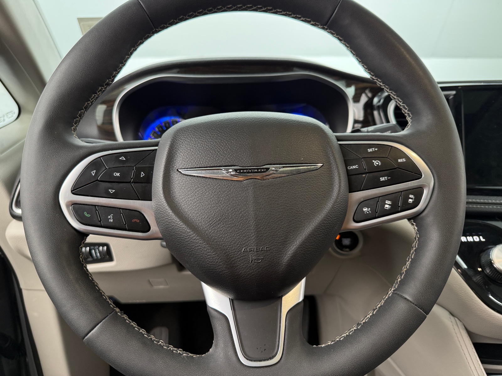 Thumbnail: 2024 Chrysler Pacifica - 4