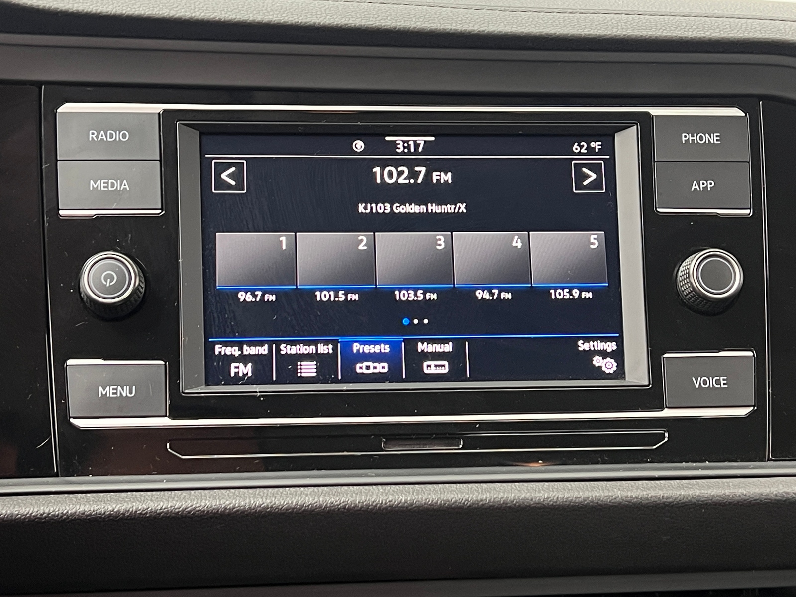 Thumbnail: 2022 Volkswagen Jetta - 3