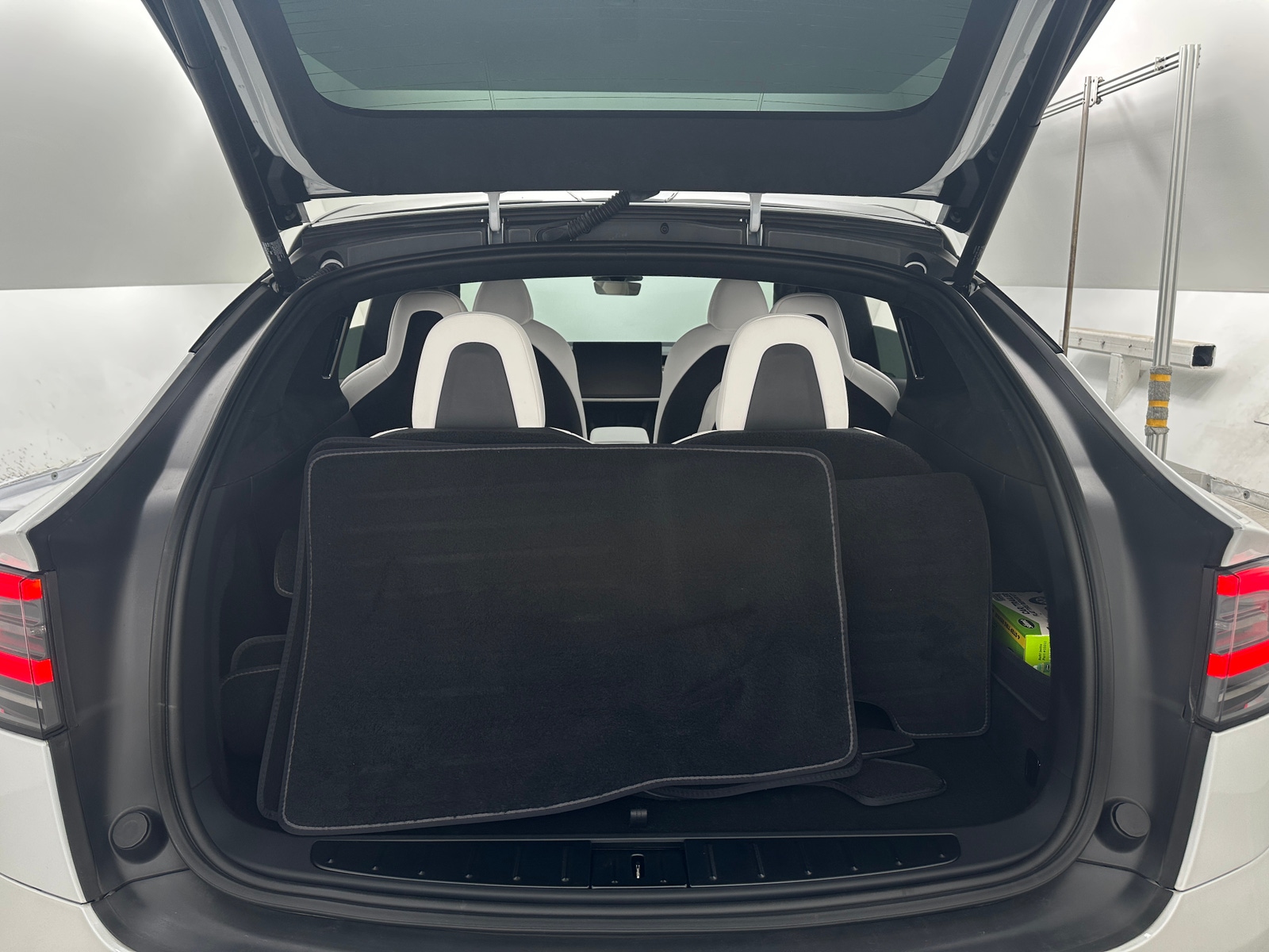 Thumbnail: 2022 Tesla Model X - 6