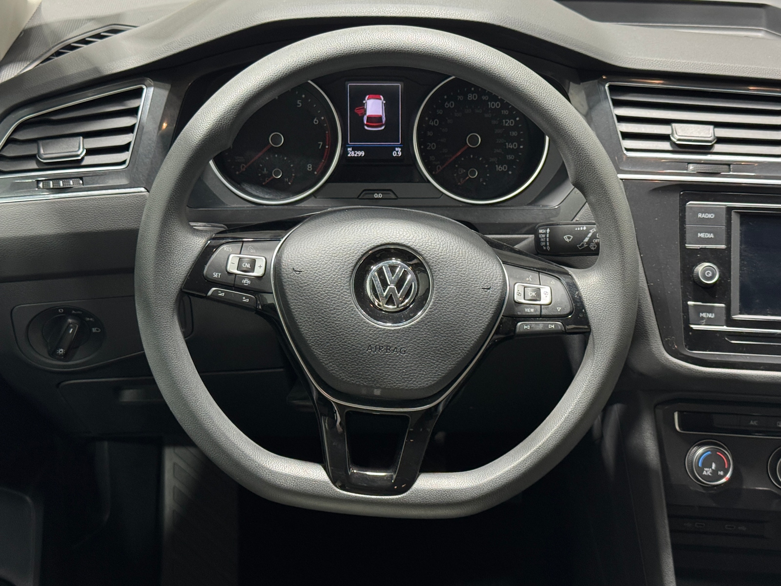 Thumbnail: 2020 Volkswagen Tiguan - 5