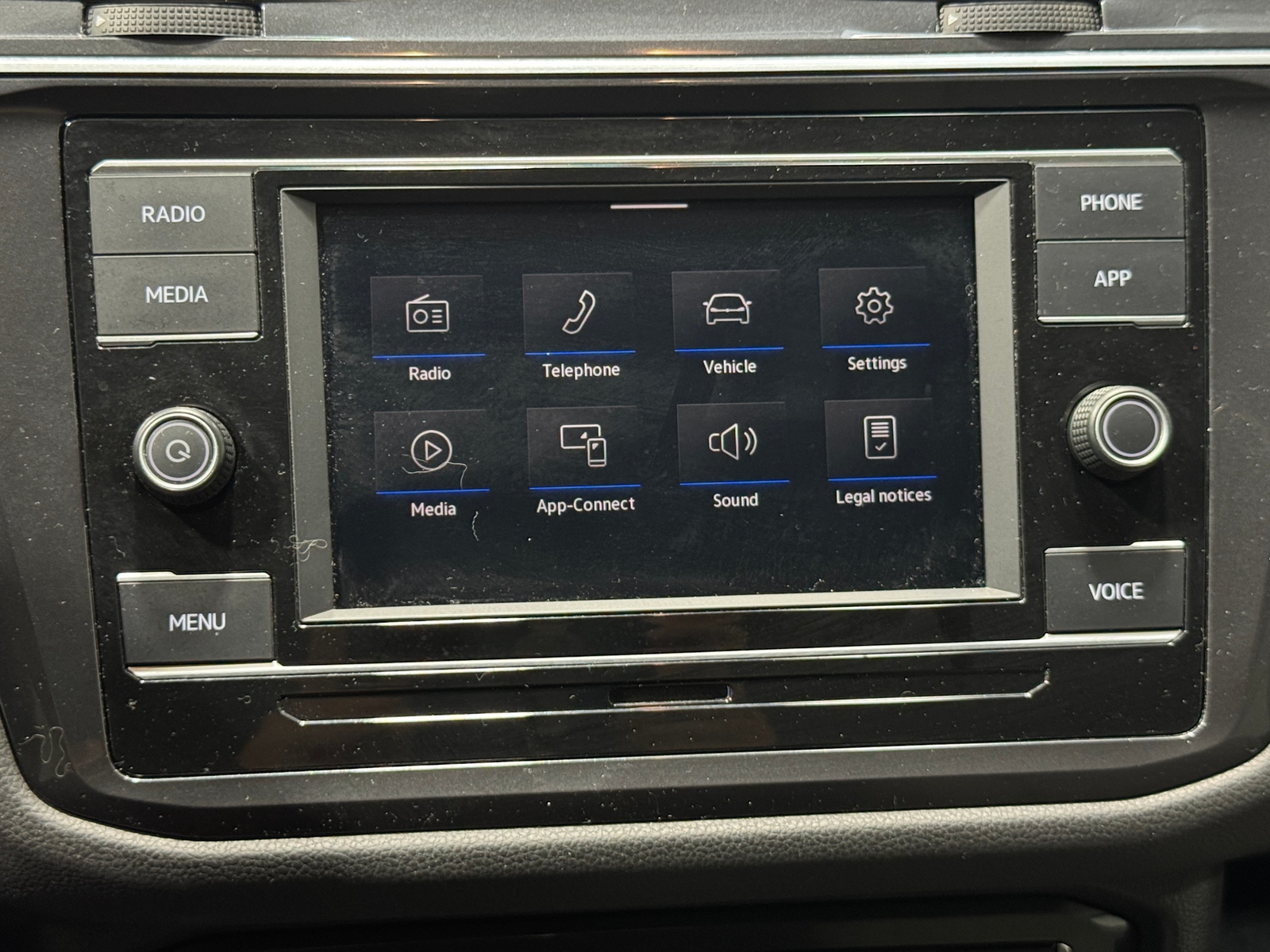 Thumbnail: 2020 Volkswagen Tiguan - 4