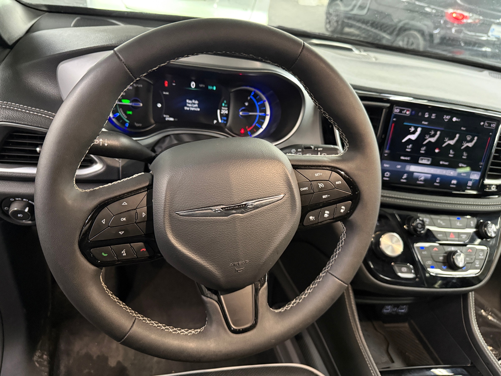 Thumbnail: 2025 Chrysler Pacifica - 4