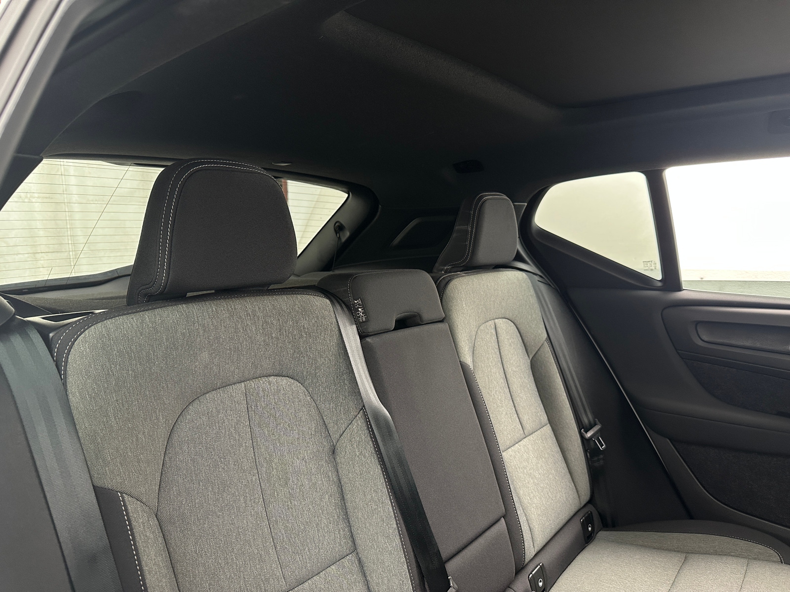 Thumbnail: 2025 Volvo XC40 - 6