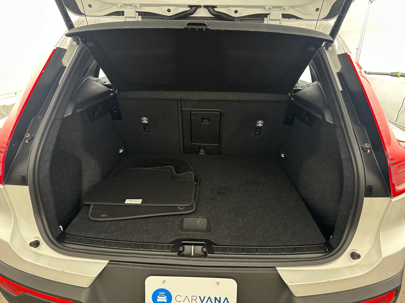 Thumbnail: 2025 Volvo XC40 - 7