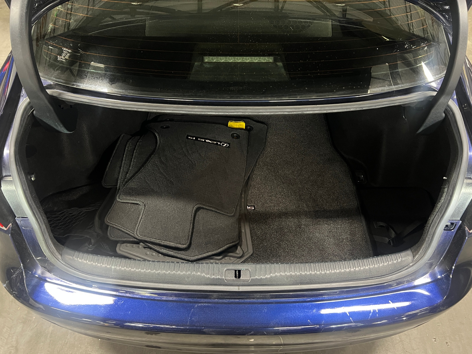 Thumbnail: 2018 Lexus IS - 6