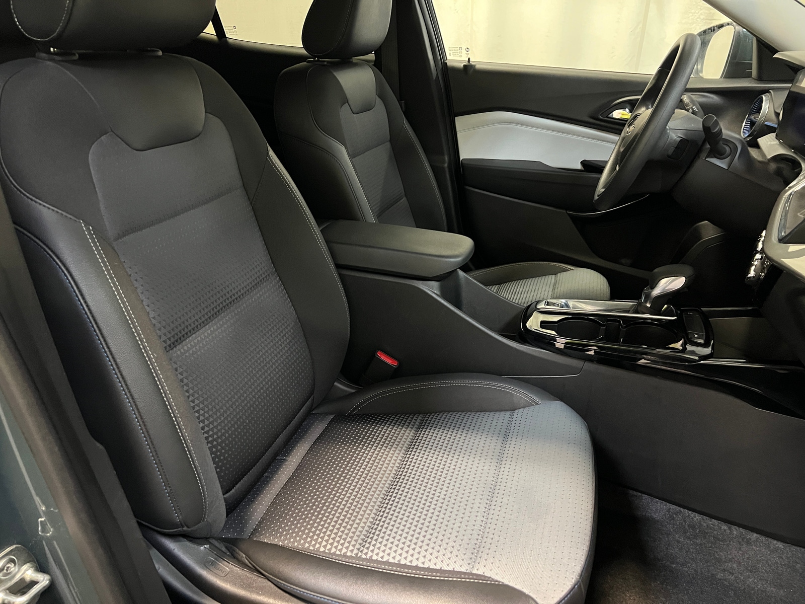 Thumbnail: 2025 Chevrolet Trax - 2