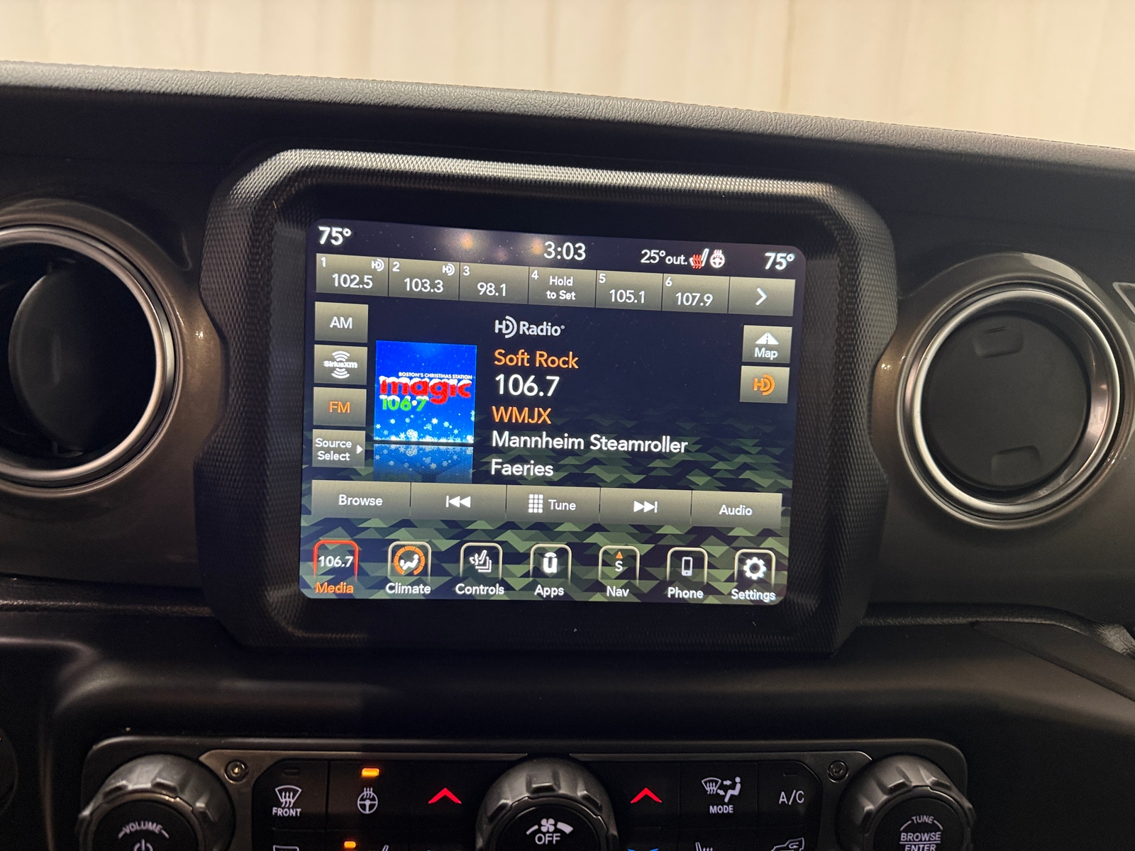 Thumbnail: 2022 Jeep Wrangler - 4