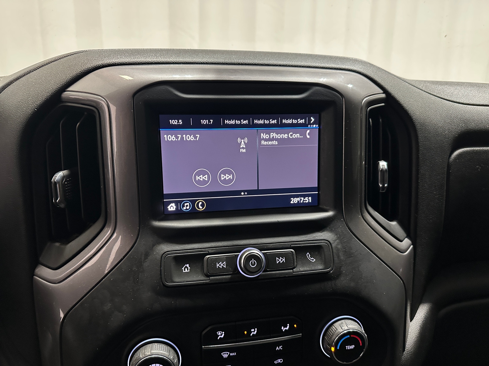 Thumbnail: 2020 Chevrolet Silverado 1500 - 4