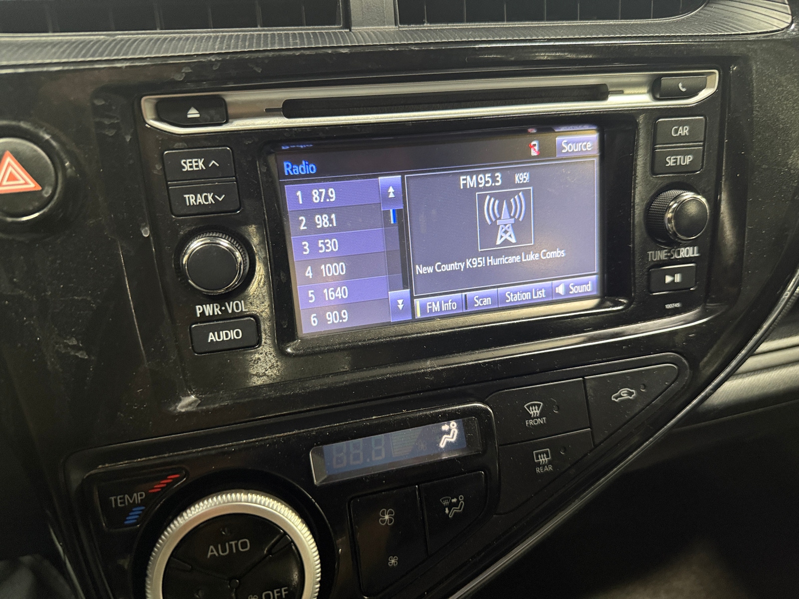 Thumbnail: 2018 Toyota Prius c - 4