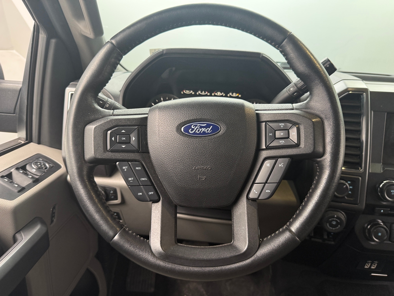 Thumbnail: 2018 Ford Econoline - 5