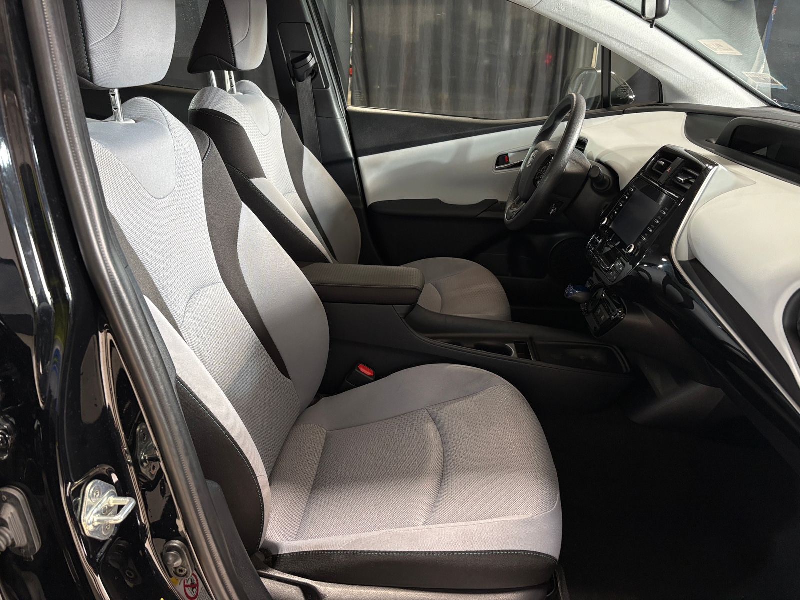 Thumbnail: 2022 Toyota Prius - 2