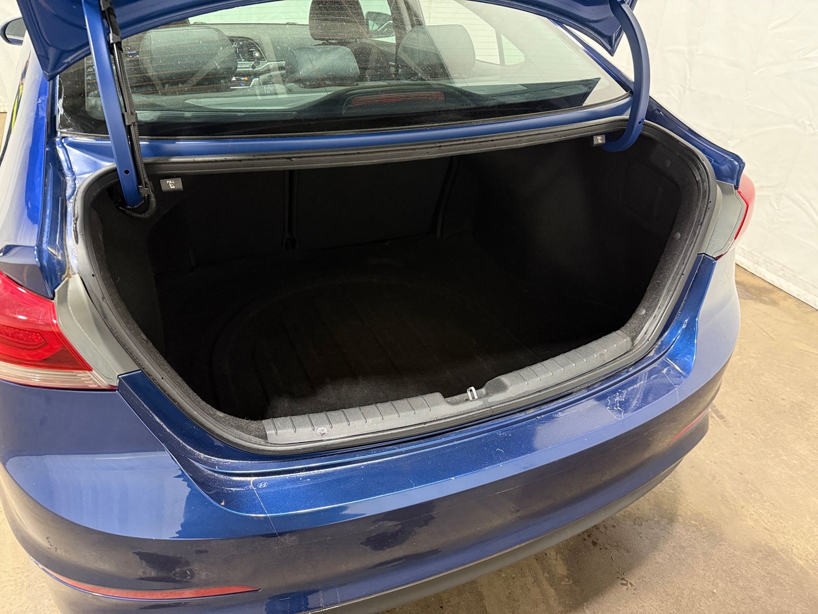 Thumbnail: 2017 Hyundai Elantra - 6