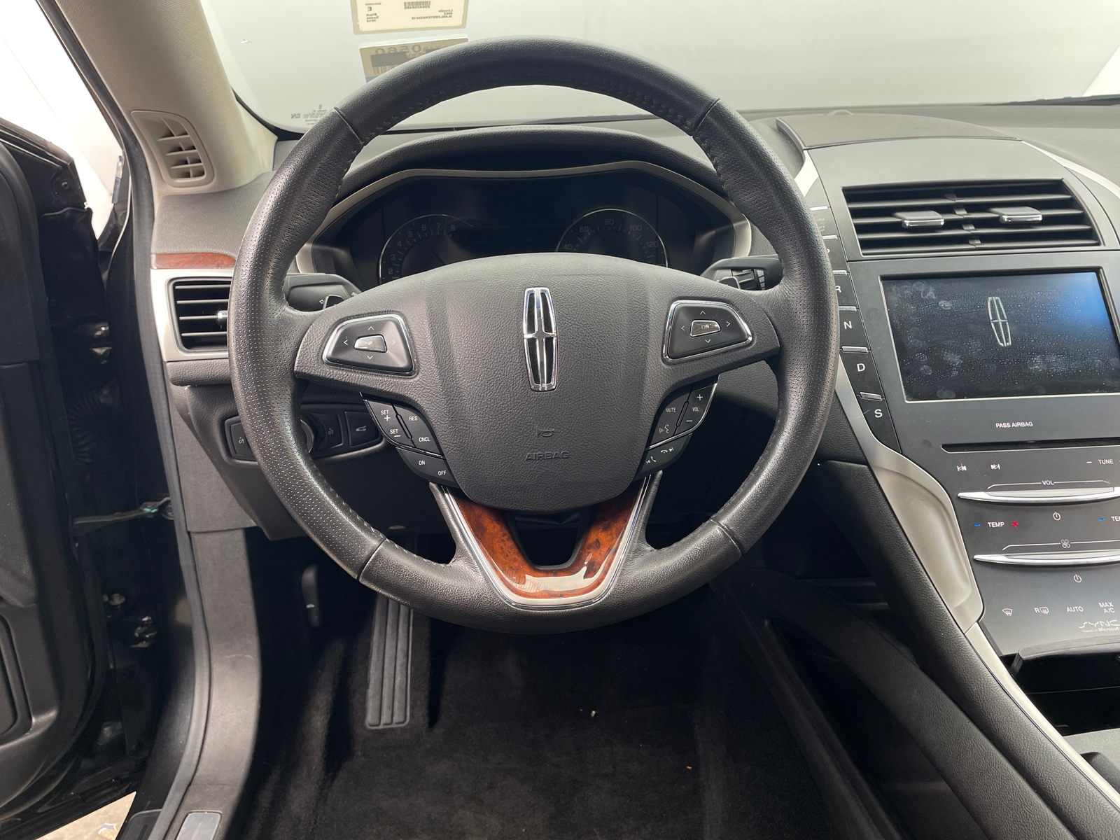 Thumbnail: 2014 Lincoln MKZ - 4