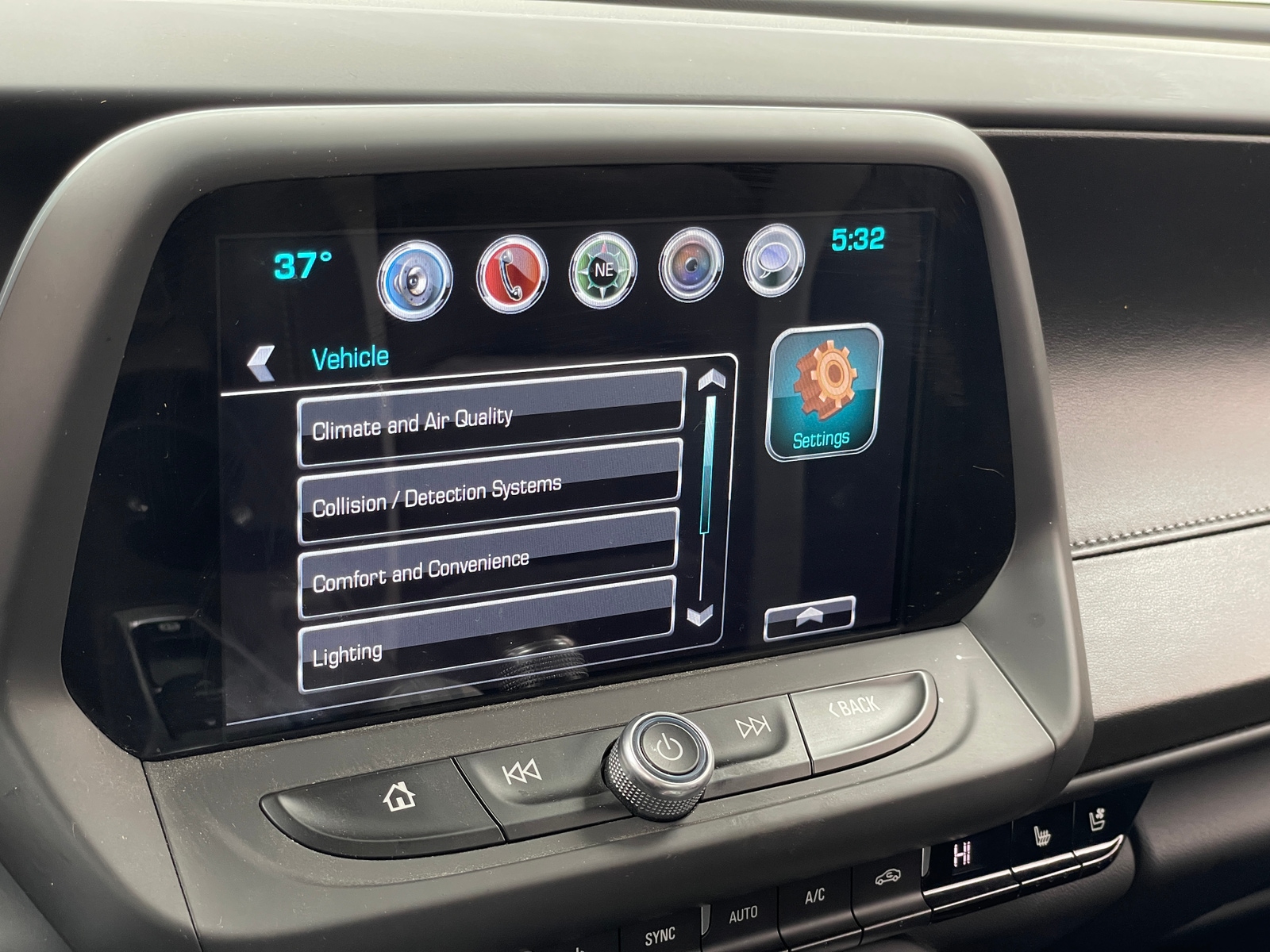 Thumbnail: 2018 Chevrolet Camaro - 3