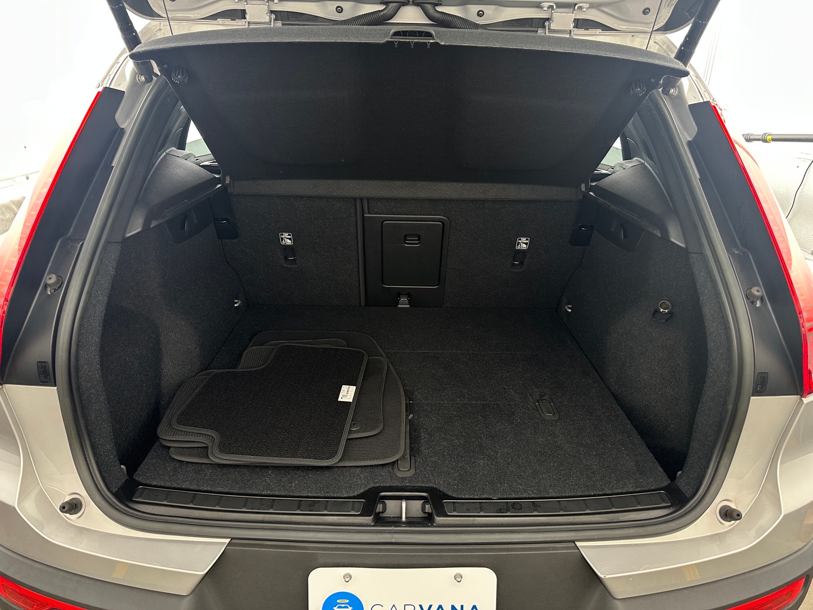 Thumbnail: 2023 Volvo XC40 - 6