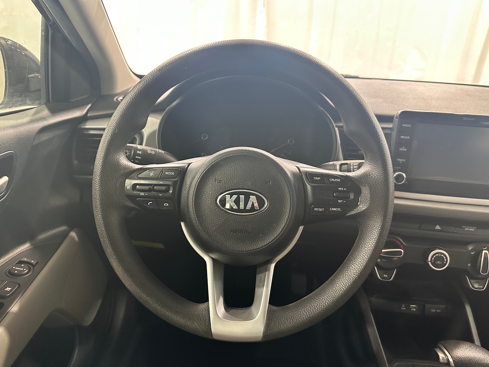 Thumbnail: 2020 Kia Rio - 5