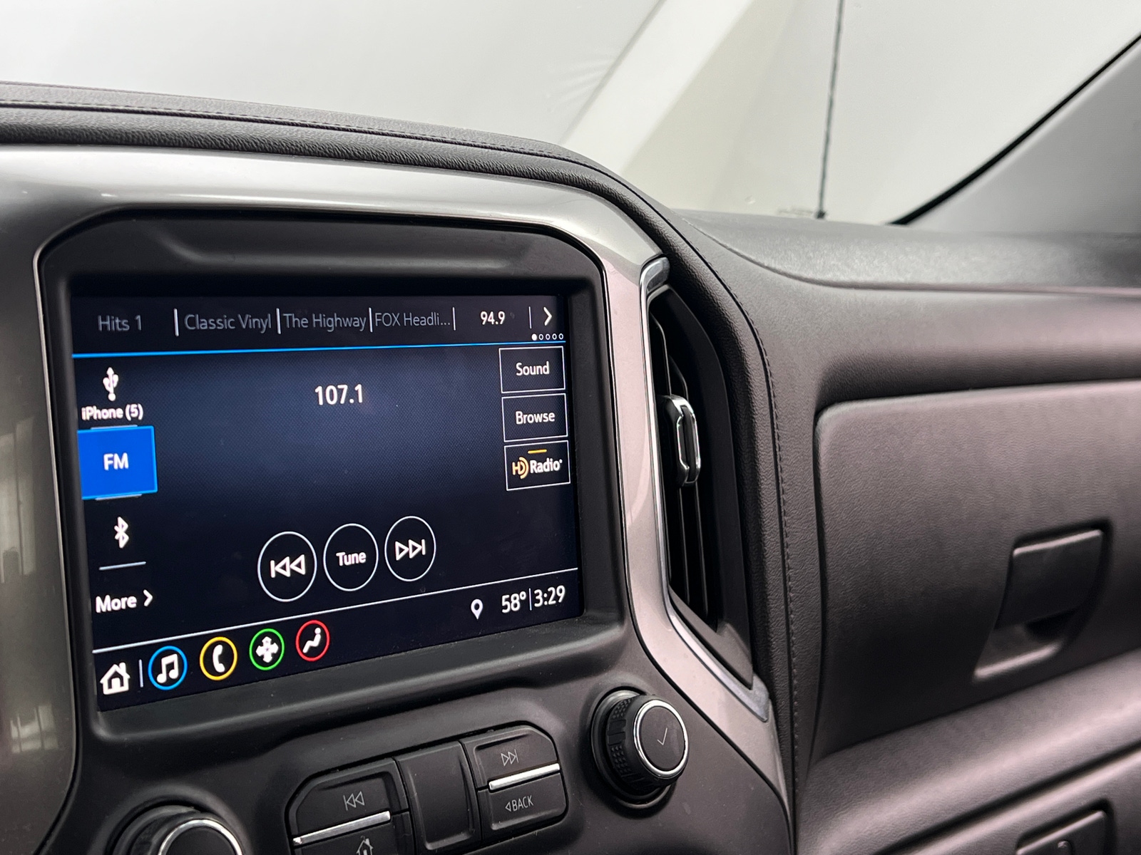 Thumbnail: 2019 Chevrolet Silverado 1500 - 4