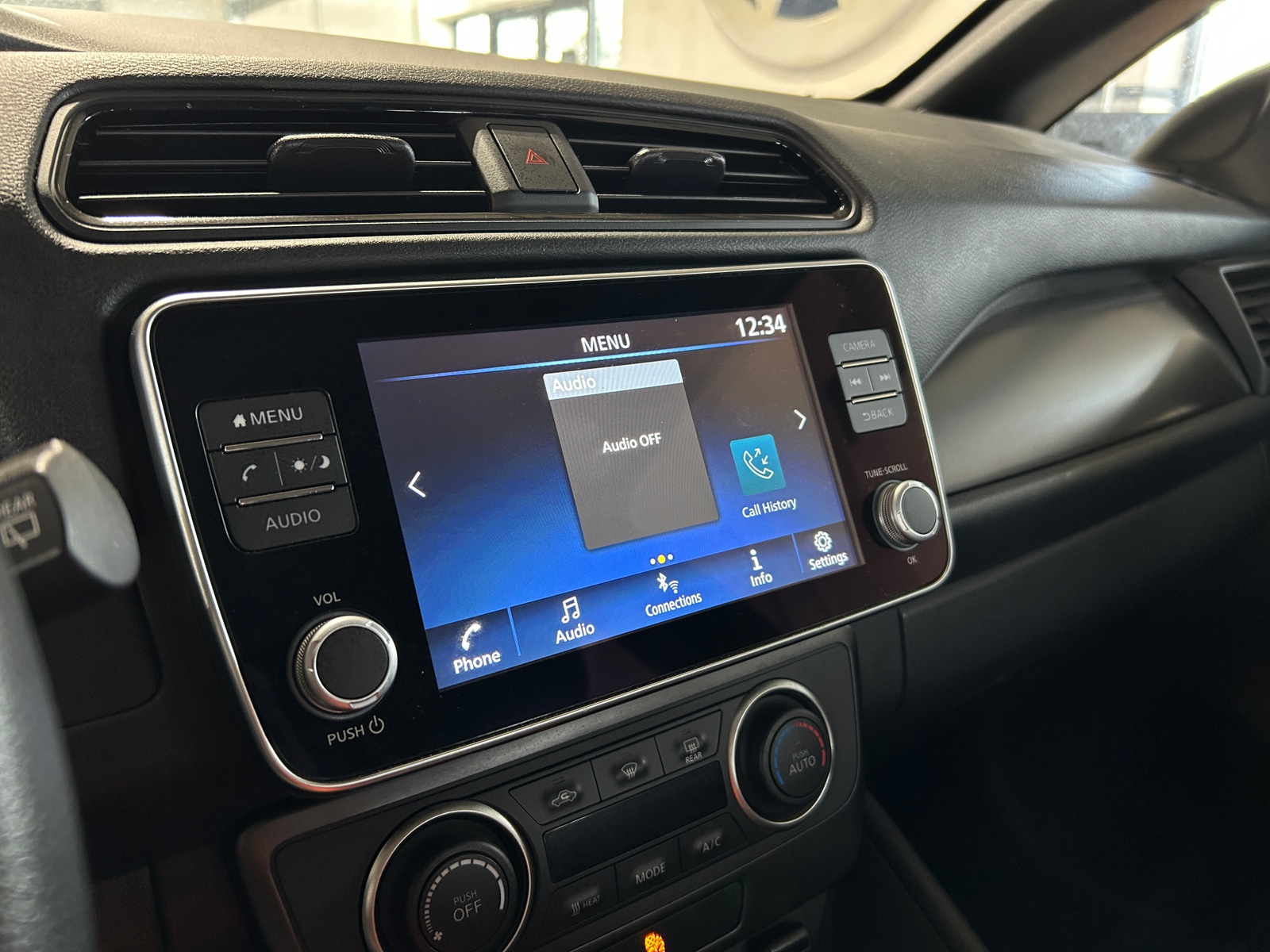 Thumbnail: 2022 Nissan Leaf - 4