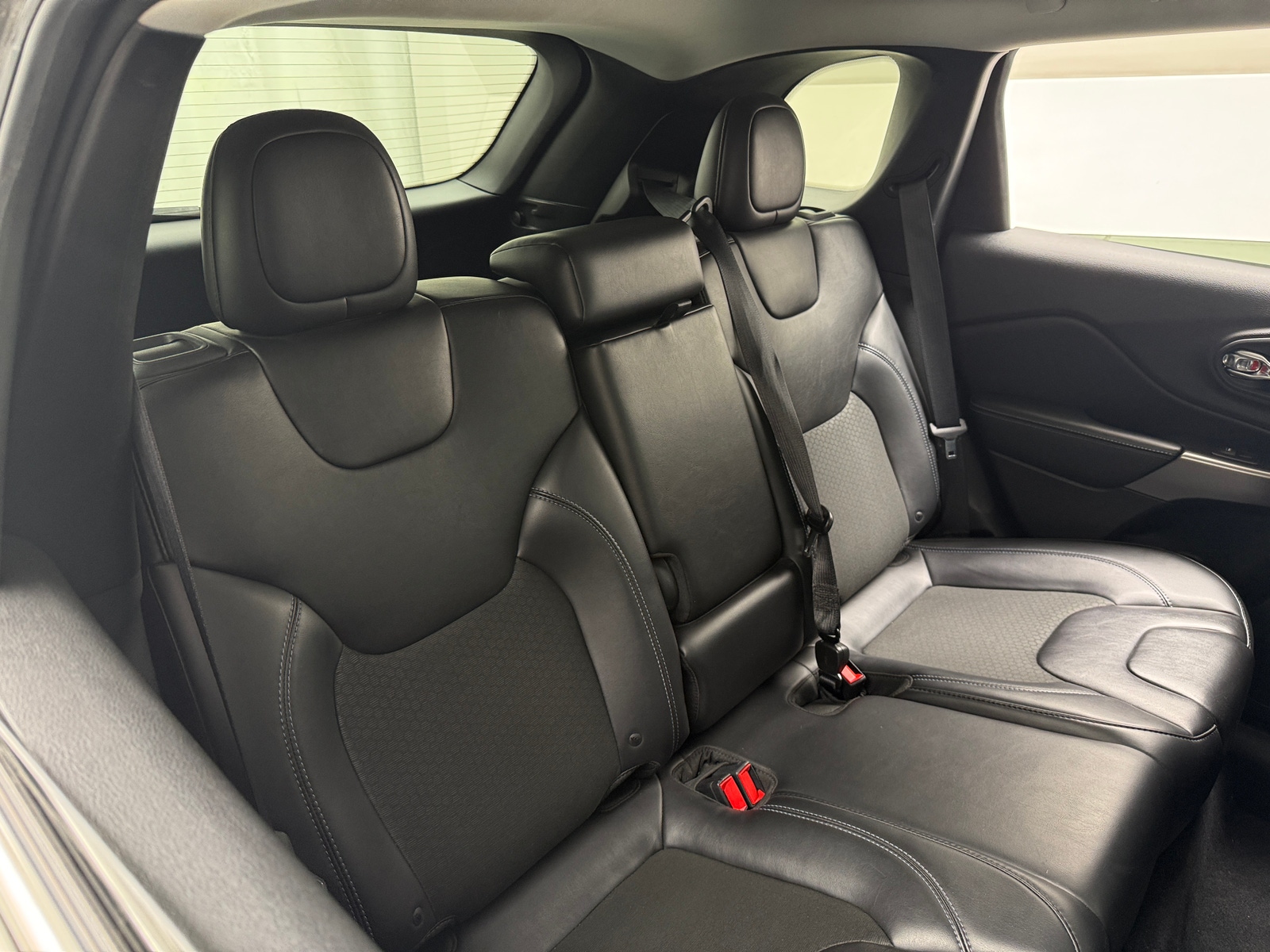 Thumbnail: 2019 Jeep Cherokee - 6