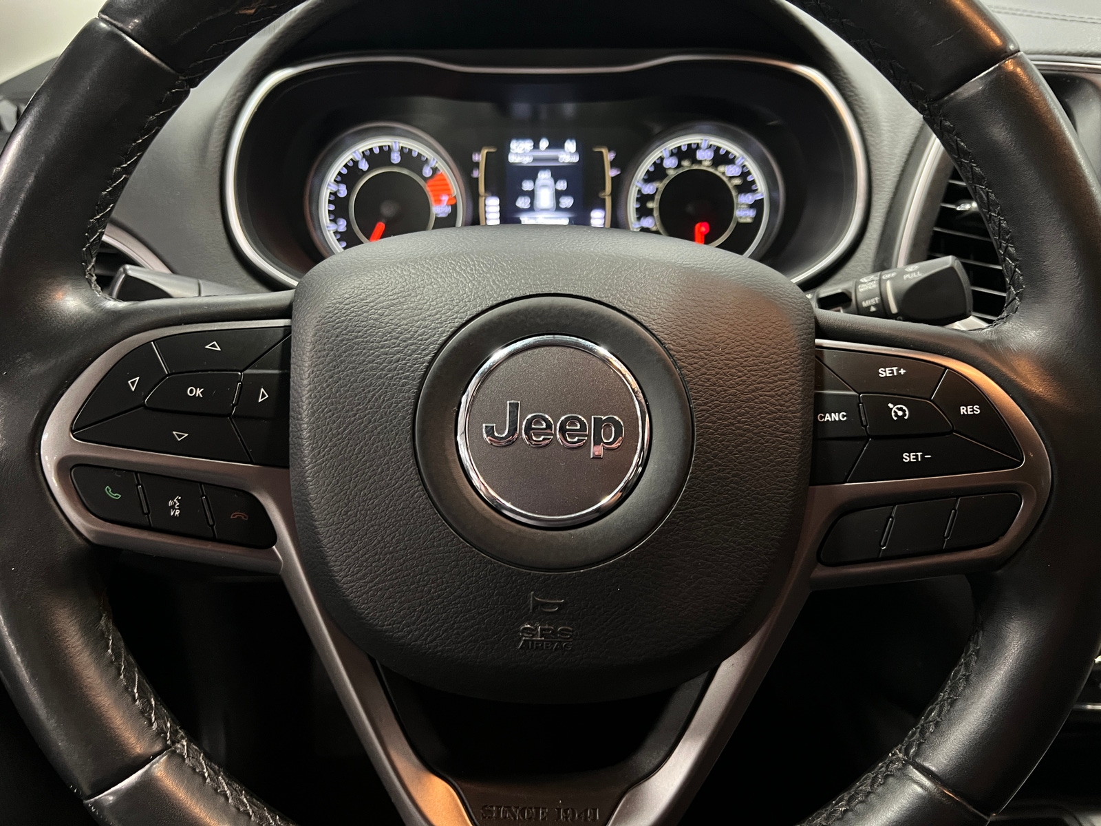 Thumbnail: 2019 Jeep Cherokee - 5