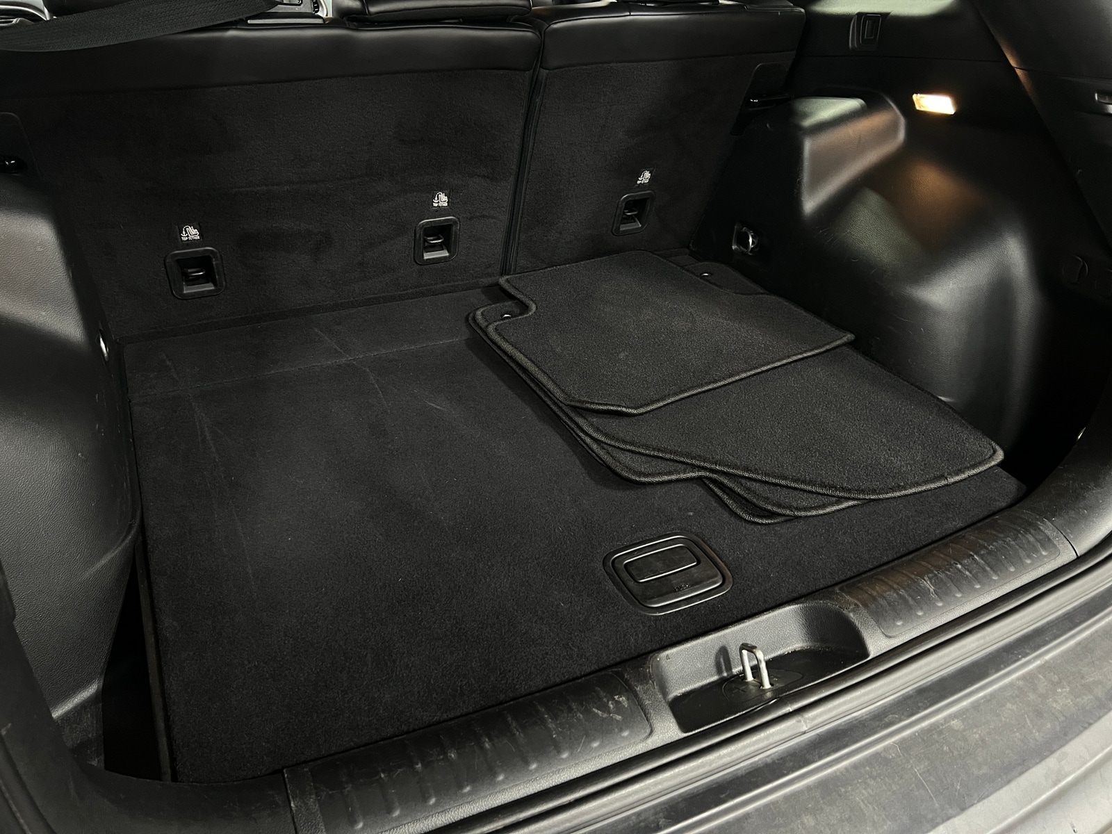 Thumbnail: 2019 Jeep Cherokee - 7