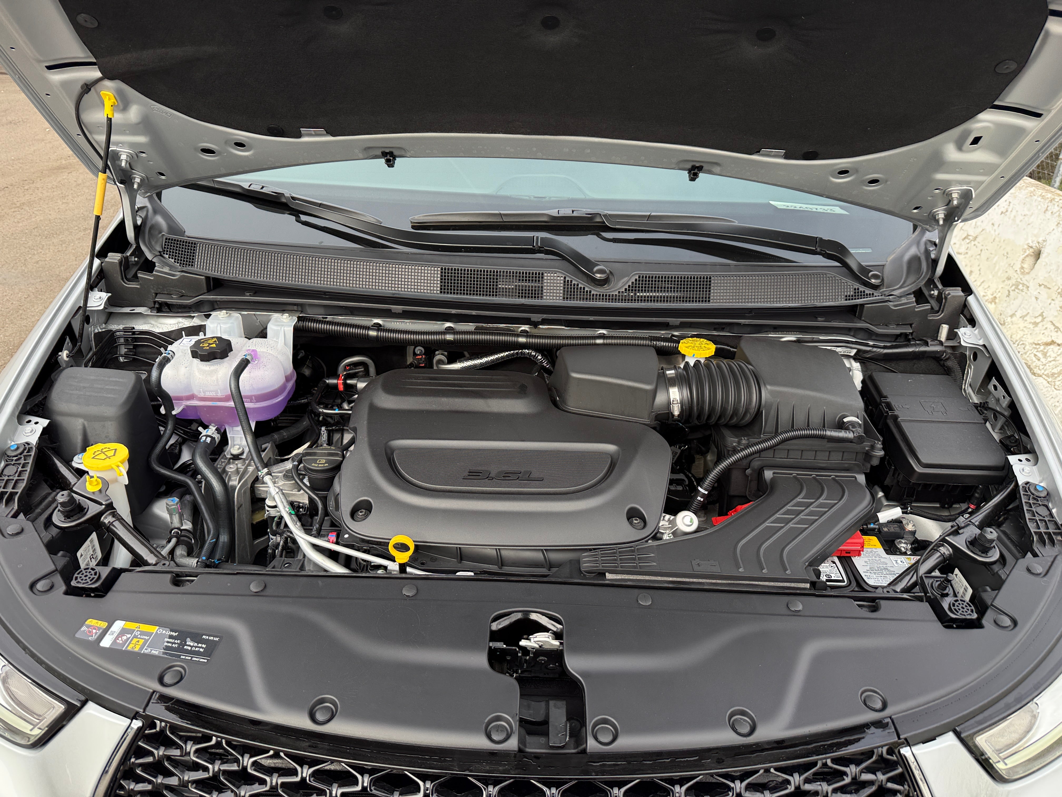 2026 Chrysler Pacifica Select's photo