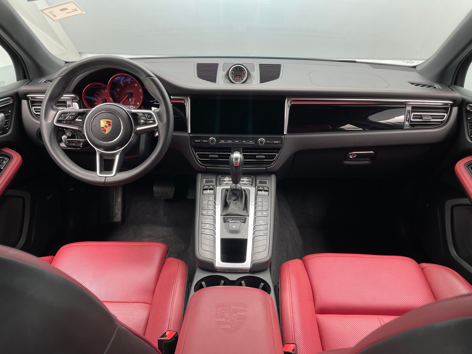 Thumbnail: 2020 Porsche Macan - 2